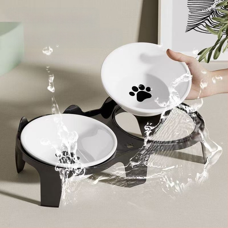 Kassikauss, kassitoidukauss, keraamiline kassiriisikauss, kaldus suuga topeltkauss kaelalülide kaitsmiseks ja ümbermineku vältimiseks, koerakauss joogivee ja söötmise jaoks