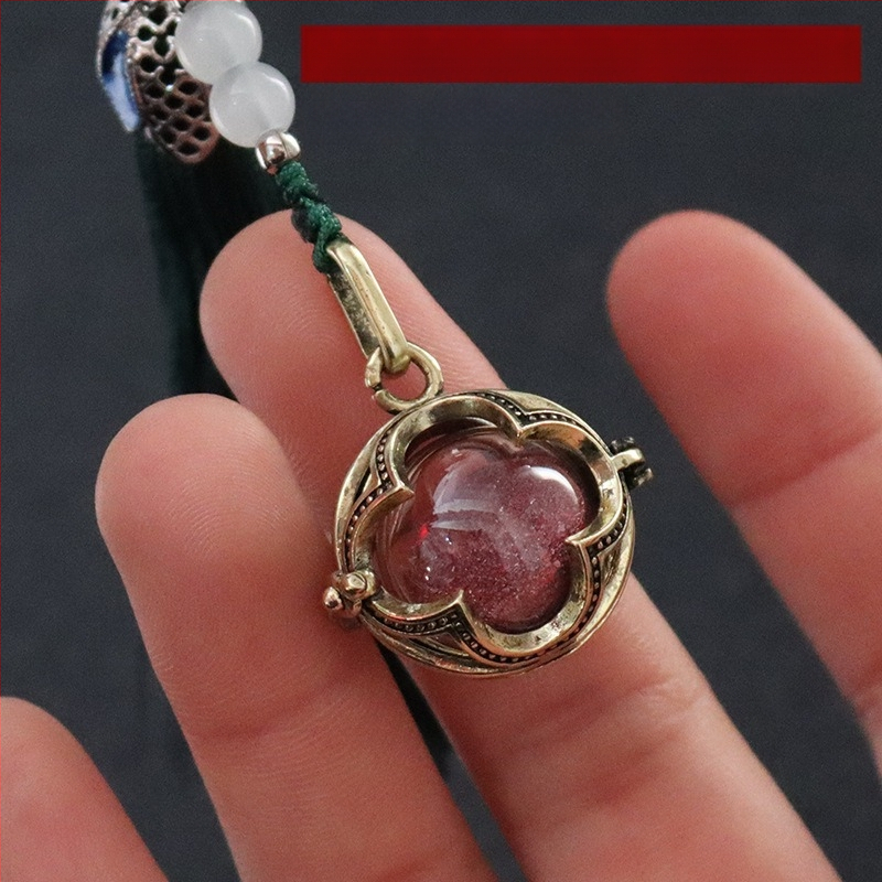 Neljaleheline ristik klaasist kuulikujulise tutiga ripats, mida saab avada, kinaveripudeli ripats, mobiiltelefoni ripats, võtmehoidja ripats, soovipudeli ripats