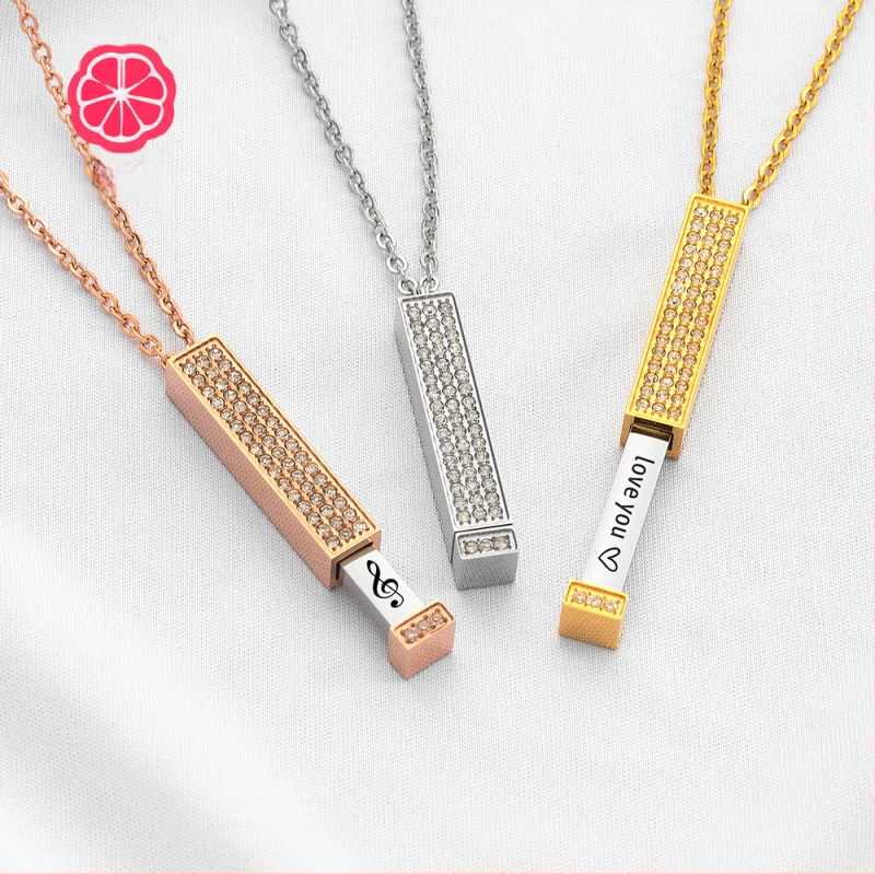 Roostevabast terasest teemantkomplektiga nuku kaelakee, millel on isetegemise teemant-teleskoop-stereokepiga kaelakee jõulukingiks