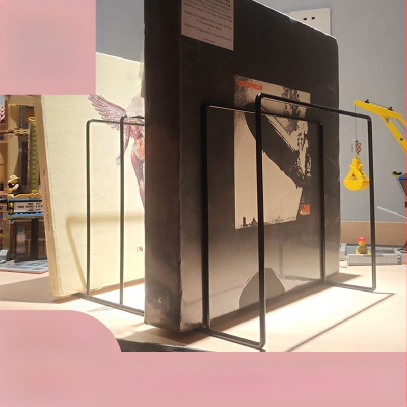 Nordic Ins Iron Triangle Book and Newspaper Sheet Creative Office Desktop Bookshelf Storage Storage Station Sheet Repair Cross-border