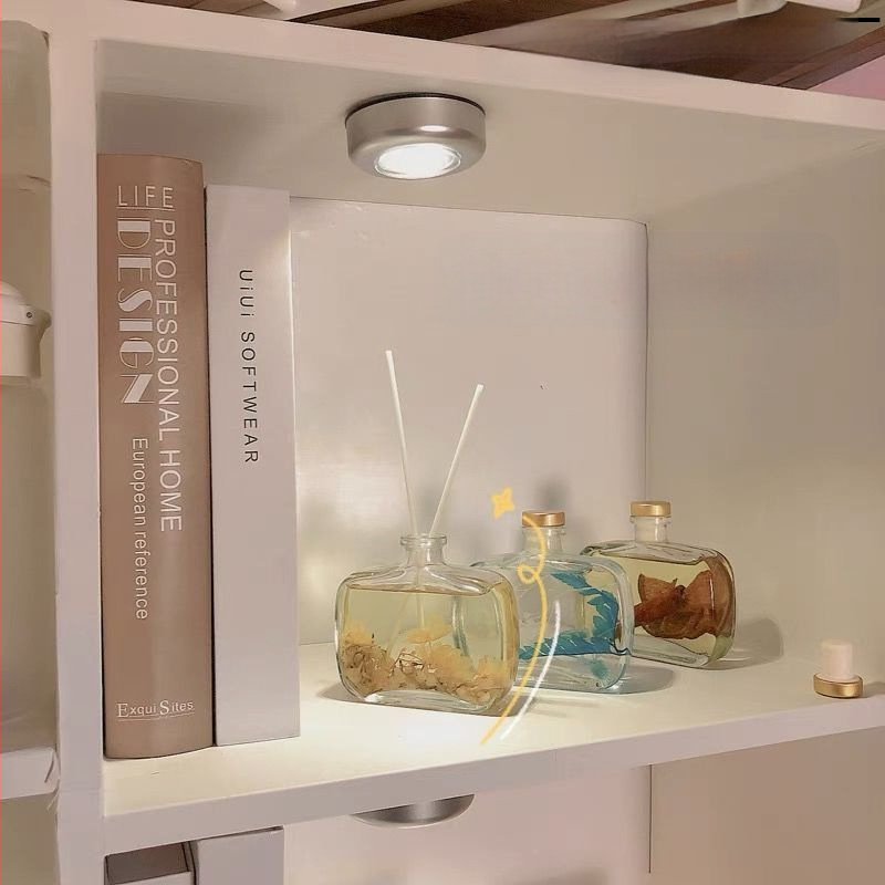 [1342 atpirkimai] Studentų bendrabučio dekoratyvinė lempa, liečiama lubinė lempa, pabudimo lempa, skubi bendrabučio lovos pusė