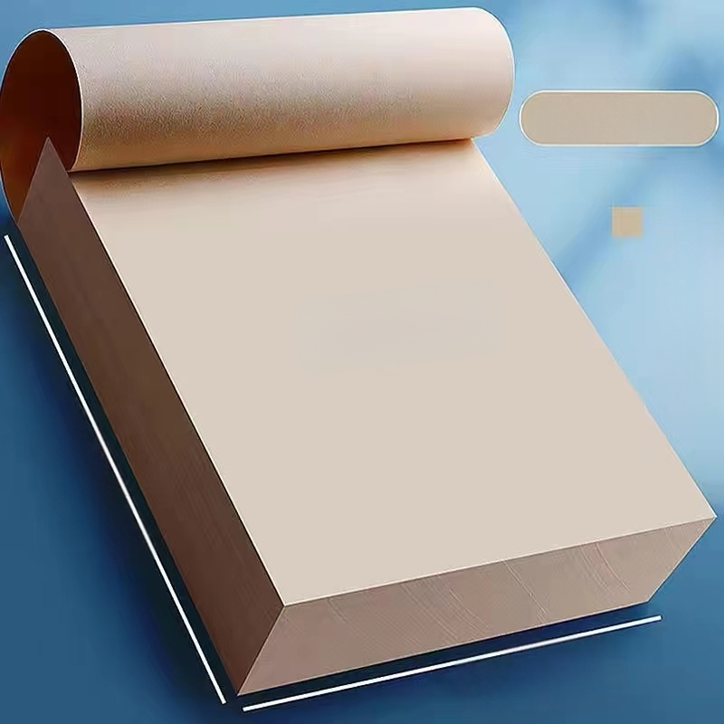 Блогър с 320 парчета чернова от сурова дървесна пулпа за студенти по приемни изпити в докторантура с празна бежова хартия за защита на очите, удебелена с математически анализ