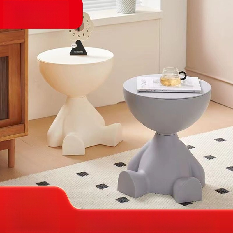 Kreminės spalvos grindų papuošimai Mažas kavos staliukas Svetainė Kūrybinga maža plokščia sofa Mažas šoninis staliukas Miegamasis Mielas mažas naktinis staliukas