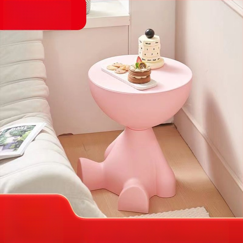 Kreminės spalvos grindų papuošimai Mažas kavos staliukas Svetainė Kūrybinga maža plokščia sofa Mažas šoninis staliukas Miegamasis Mielas mažas naktinis staliukas