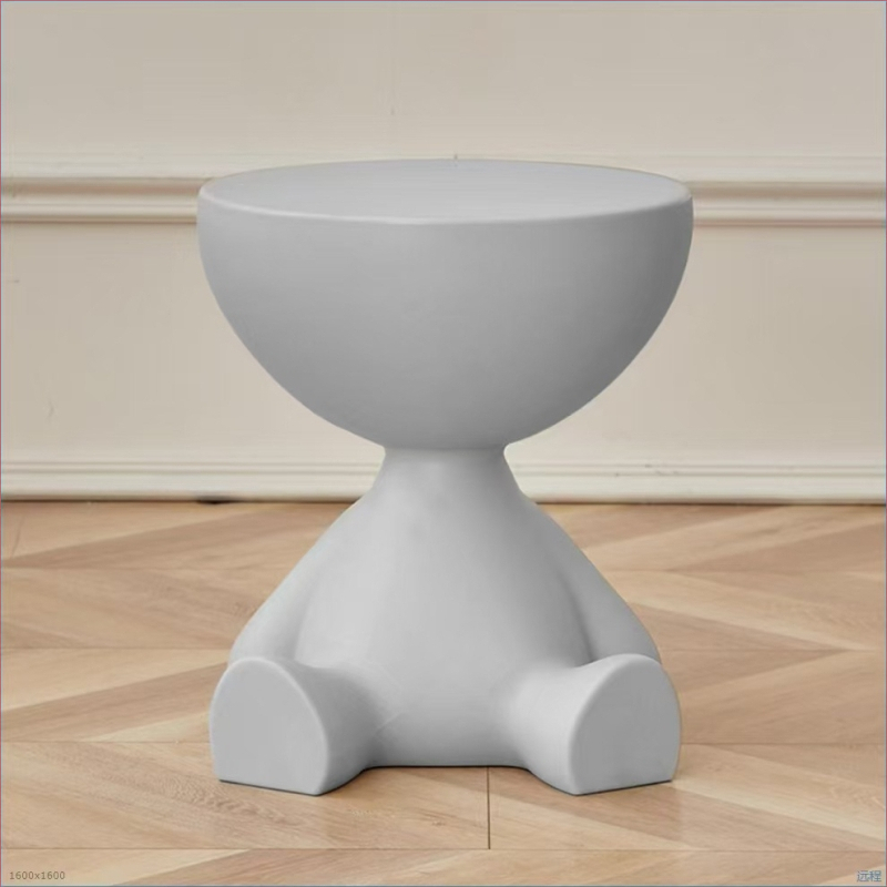 Kreminės spalvos grindų papuošimai Mažas kavos staliukas Svetainė Kūrybinga maža plokščia sofa Mažas šoninis staliukas Miegamasis Mielas mažas naktinis staliukas