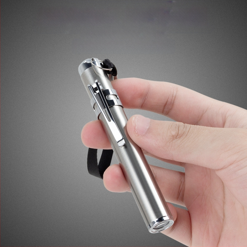 Meditsiinilised väikesed kingitused, millele on kohandatud logo graveerimine, valge valguse patareide vahetamine, üldise läbivaatuse spetsiaalne tagant vajutatav meditsiiniline õpilaspliiats