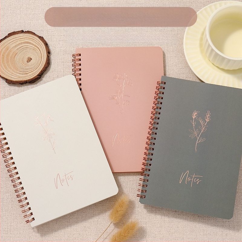 Gamyklos sandėlyje tiekiama ritinių knyga „Macaron“ spalvota palaidų lapų knyga studentams, užrašų knygelė biuro užrašams, didmeninė prekyba