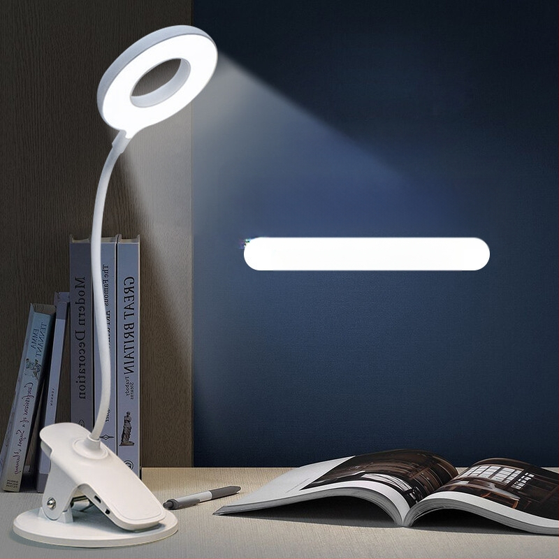 Kis asztali lámpa, szemvédő íróasztal, egyetemi hallgatók írókollégiumi szobája, töltődugó, kettős felhasználású hálószoba éjjeliszekrény