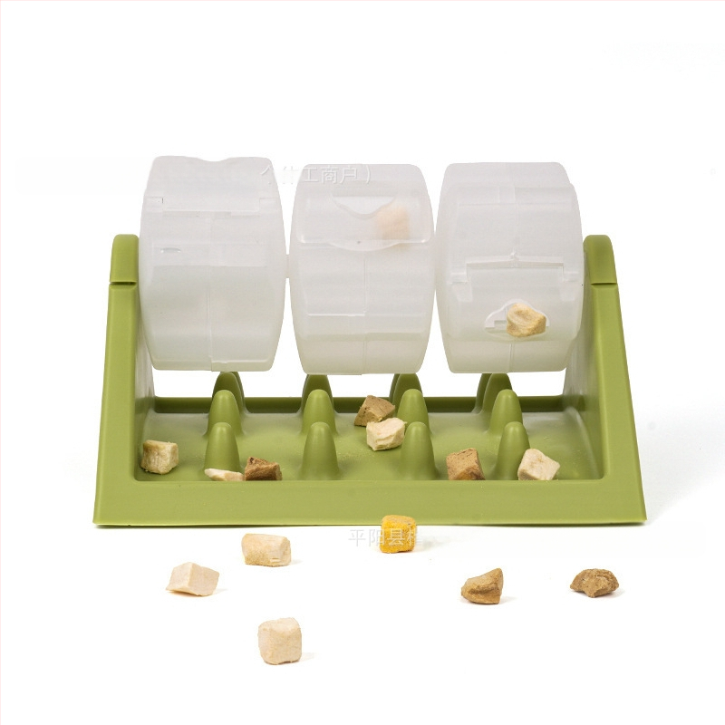 Piiriülene lemmikloomade mänguasja lekkepalliga veeretav söötja igavuse leevendamiseks. Koerte treenimiseks mõeldud lämbumisvastane söötmiskauss väikestele koertele.