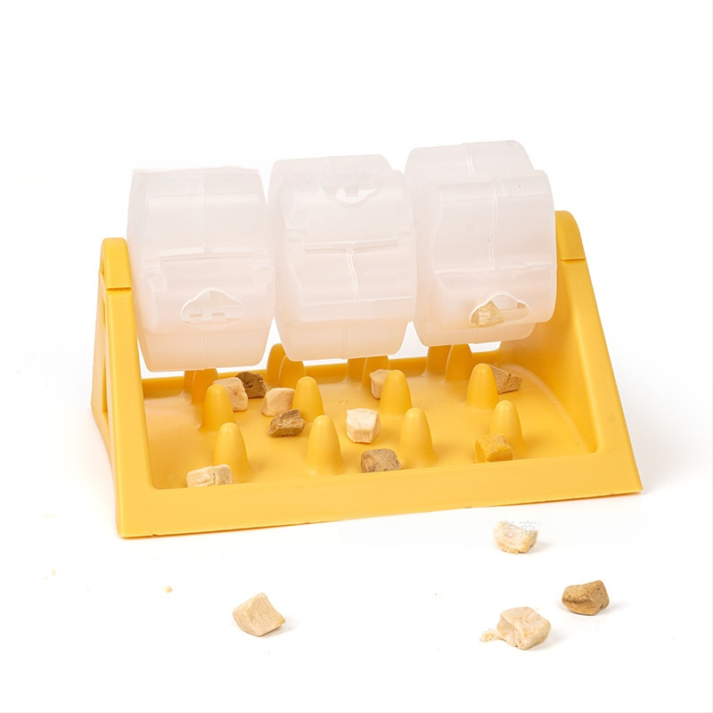 Piiriülene lemmikloomade mänguasja lekkepalliga veeretav söötja igavuse leevendamiseks. Koerte treenimiseks mõeldud lämbumisvastane söötmiskauss väikestele koertele.