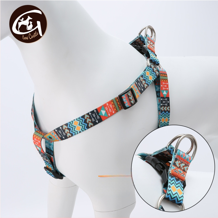 Külkereskedelmi kisállat-kellékek hőátadó erdő csillagos égbolt bojámi etnikai stílusú házon kívüli pánt menekülésgátló mellkas-hátra