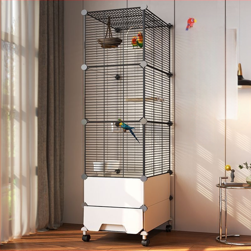 Suur pritsmekindel linnupuur papagoidele, kakaduudele, kuldnokkadele, suurtele müünidele, viirpapagoidele ja kanaarilindudele, luksuslik haljastusvilla