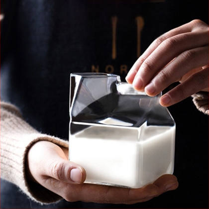 Jaapani stiilis klaasist ruudukujuline piimakarp mikrolaineahjus kuumutamiseks loominguline hommikusöögikohvitass piimatass teetass tass