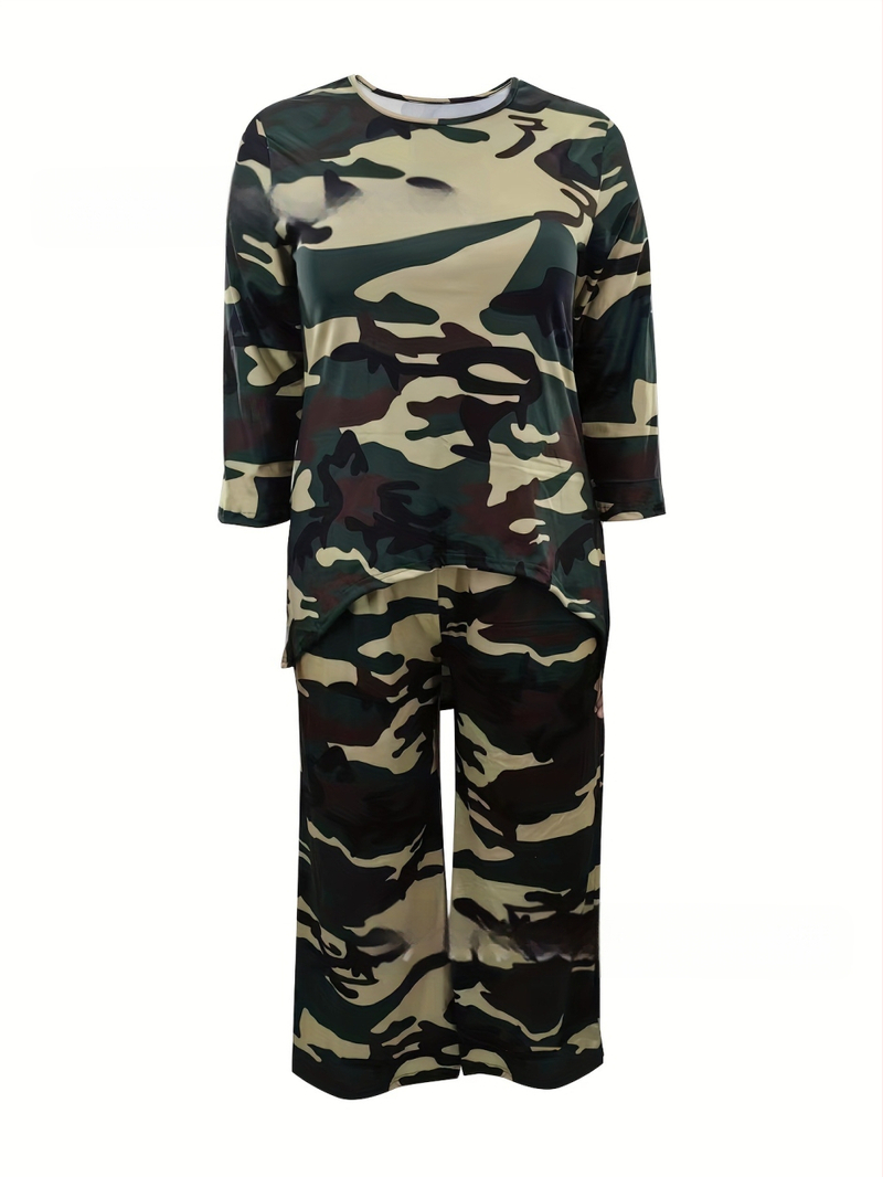 Naiste pluss-suuruses vabaaja ülikond, pluss-suuruses lühike eest ja pikk tagant asümmeetriline ümara kaelusega topp ja lahtised püksid, kaheosaline komplekt