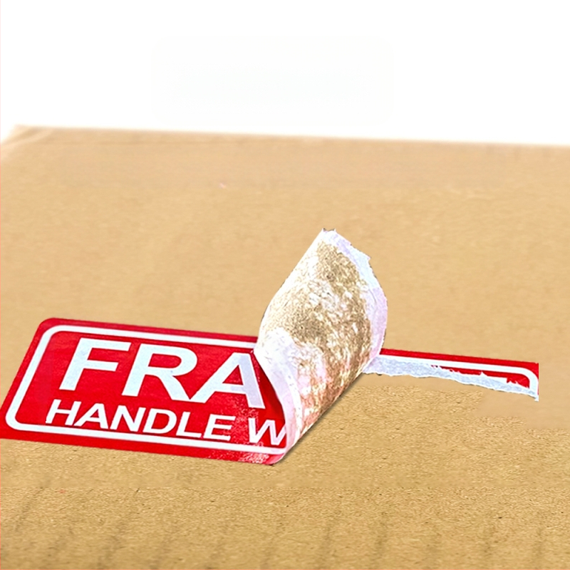 Habraste toodete silt habras hiina ja inglise keeles hoiatussilt kaetud paberist ekspresslogistika pakendi habras silt