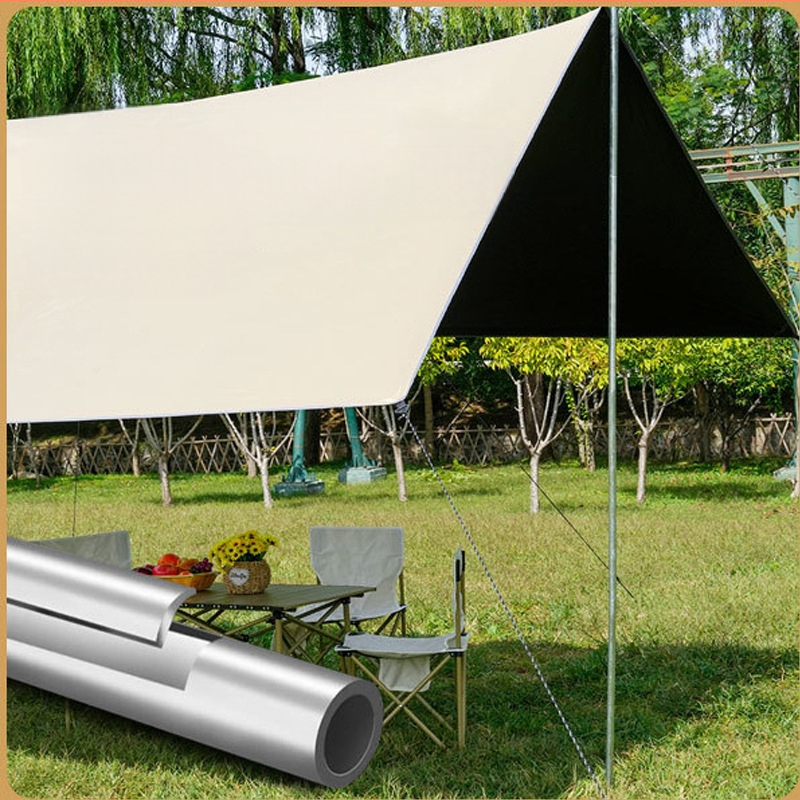 Päikesekindel hõbetatud taevakardin Vihmakindel taevakardin laos Paksendatud õues kasutamiseks mõeldud telkimiseks mõeldud piknikurannakardin Musta liimiga taevakardin