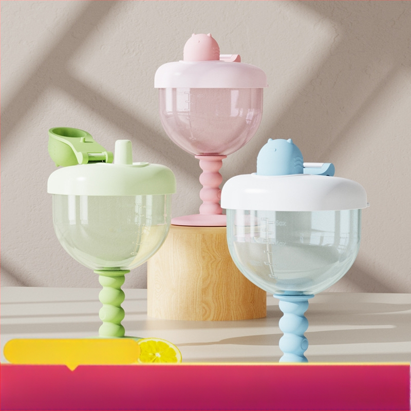 Kūdikių mokymosi geriamojo puodelio taurė PP medžiagos namų apyvokos vaikams skirta šiaudelio formos puodelis, apsaugantis nuo kritimo, pieno puodelis su svarstyklėmis, didmeninė prekyba