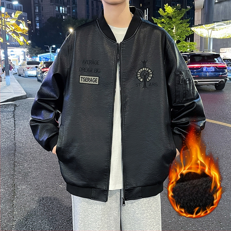 2024 m. rudens ir žiemos nauja mados tendencija – siuvinėtas odinis paltas su aksominiu paltu