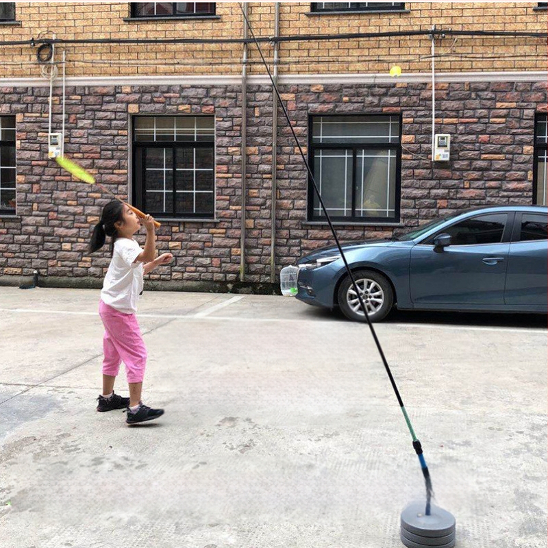 Badmintono treniruoklis, vieno asmens, vaikams skirtas nešiojamas badmintono atšokimo treniruoklis, skirtas naudoti namuose