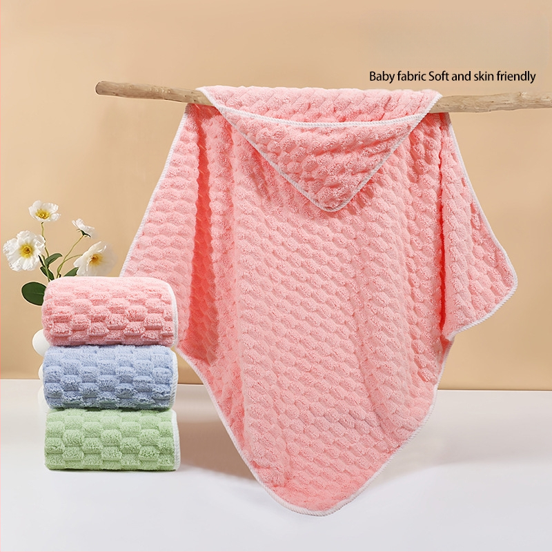 Vaikiškas rankšluostis, kūdikio apklotėlis, koralų spalvos aksominis gobtuvas, itin minkštas ir nepūkuojantis kūdikio chalatas, maudymosi įklotėlis ir apklotėlis