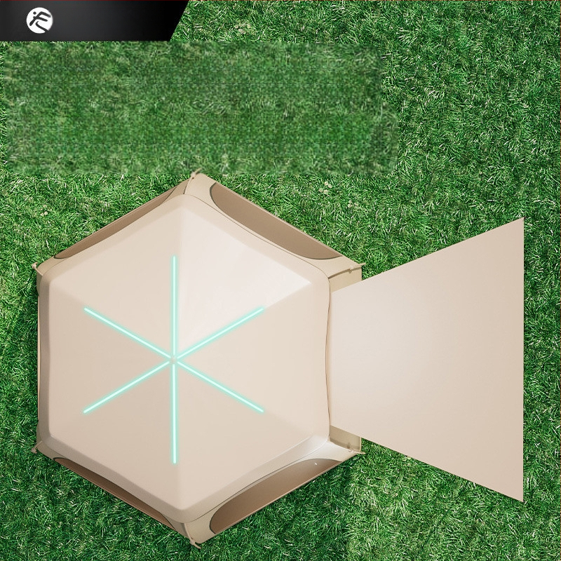 Kümme tuhat inimest koguvad välistingimustes kasutatavaid telke, välitingimustes kasutatavaid telkimisvarustust, automaatset kaasaskantavat telkimisstiilis piknikku, vajalikku kuusnurkset plussi.