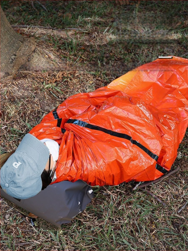 Õues PE alumiiniumkilest hädaolukorra magamiskott Lihtne külmakindel katastroofiabi hädaolukorra soe magamiskott Vihmamantli telk Hoiustamine Amazon