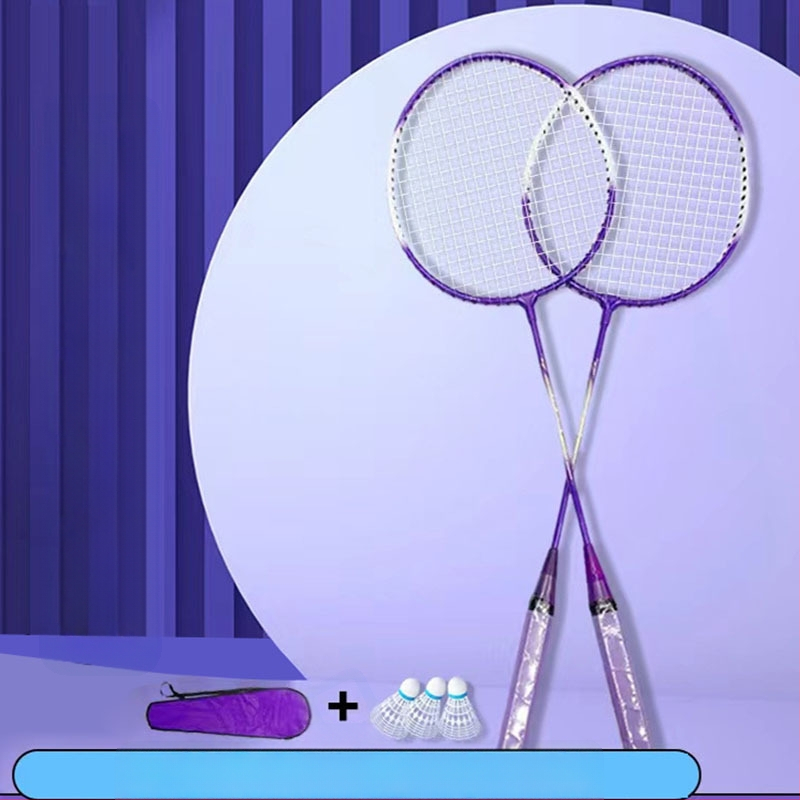 Badmintono raketės kostiumas suteikia tris kamuoliukus jaunimui, šeimos pramogoms, pagrindinėms treniruotėms ir raketės rinkiniui.