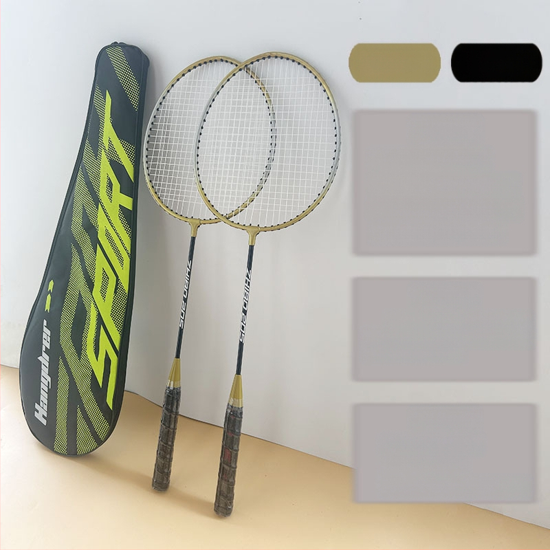 Badmintono raketės kostiumas suteikia tris kamuoliukus jaunimui, šeimos pramogoms, pagrindinėms treniruotėms ir raketės rinkiniui.