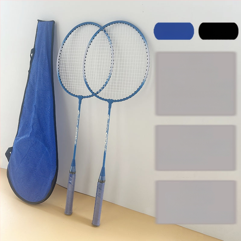 Badmintono raketės kostiumas suteikia tris kamuoliukus jaunimui, šeimos pramogoms, pagrindinėms treniruotėms ir raketės rinkiniui.