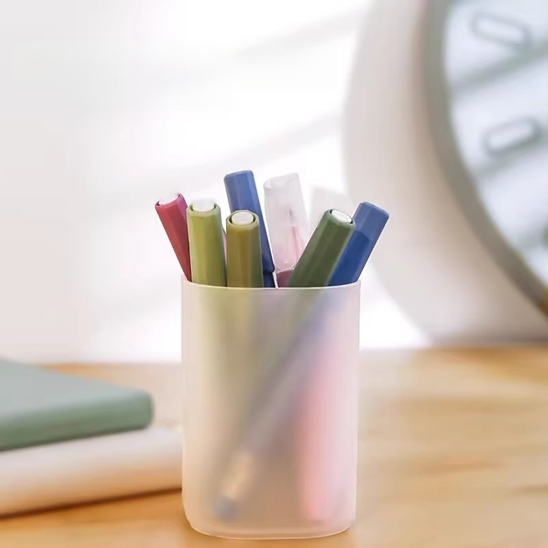 Metāla pildspalvu kasetnes biroja darbvirsmas studentu pildspalvu kasetņu uzglabāšanas kaste ar lielu ietilpību dzelzs tīklu, vienkārša zīmuļu kaste bērniem zēniem