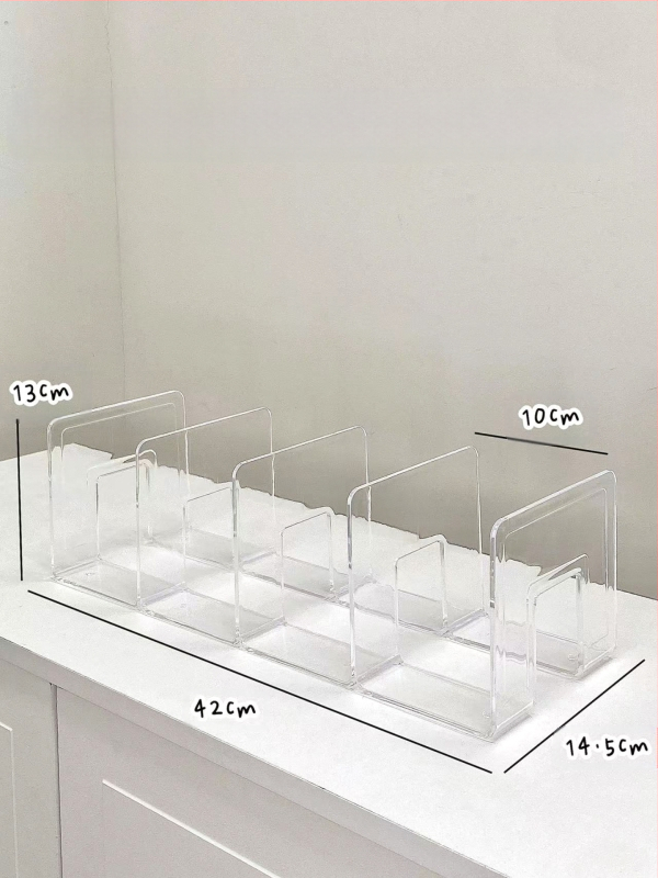 Krepšių laikymo spintos pertvaros plokštės laikymo lentynėlė krepšiams, sluoksniuotos krepšių lentynos, organizavimo demonstracinė lentyna