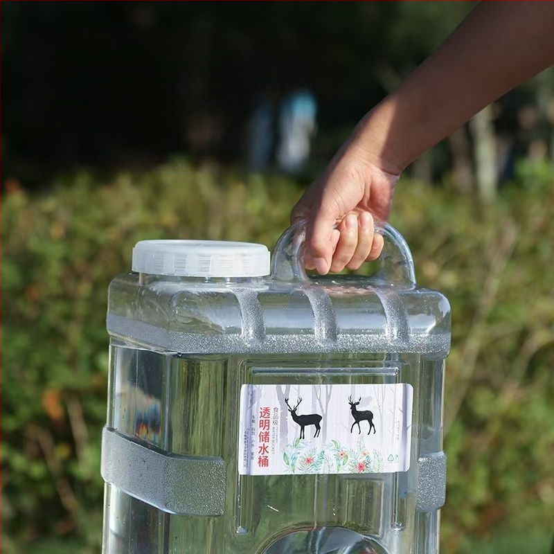 Vandens laikymo plastikinis kibiras su dangteliu ir čiaupą buitiniam vandens laikymo lauko kibirui, montuojamam ant transporto priemonės, savaeigiam vandens laikymo bakui, grynam mineraliniam vandeniui