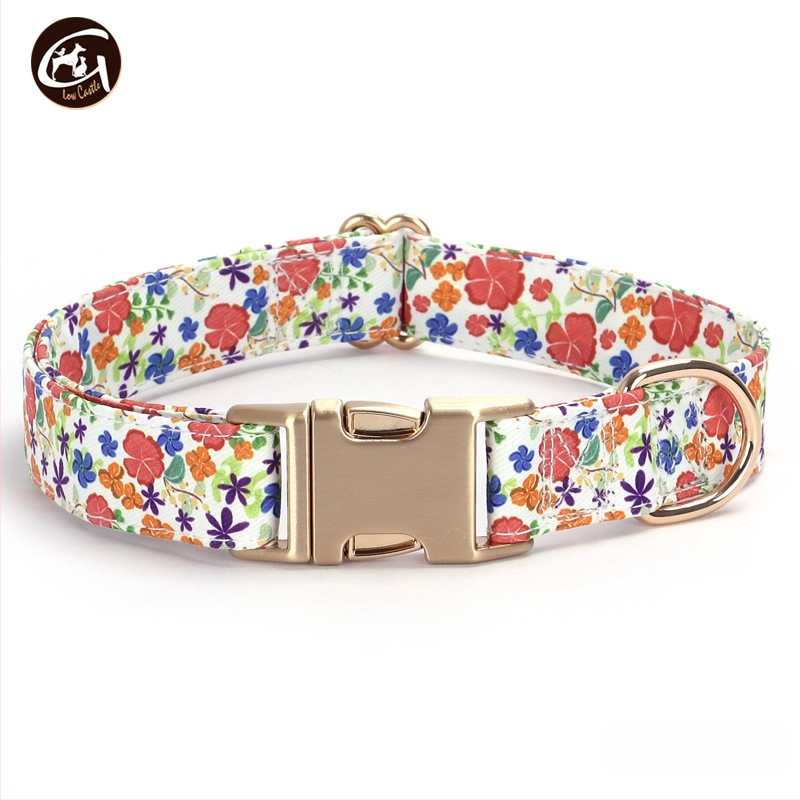 Uus kirjaga koerakaelarihm lilla roosa triibuga lemmikloomatarvete väliskaubanduse veojõuga koerakett madal kuldne pandla kiri