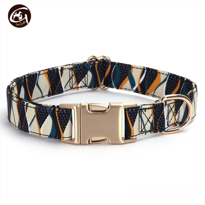 Uus kirjaga koerakaelarihm lilla roosa triibuga lemmikloomatarvete väliskaubanduse veojõuga koerakett madal kuldne pandla kiri