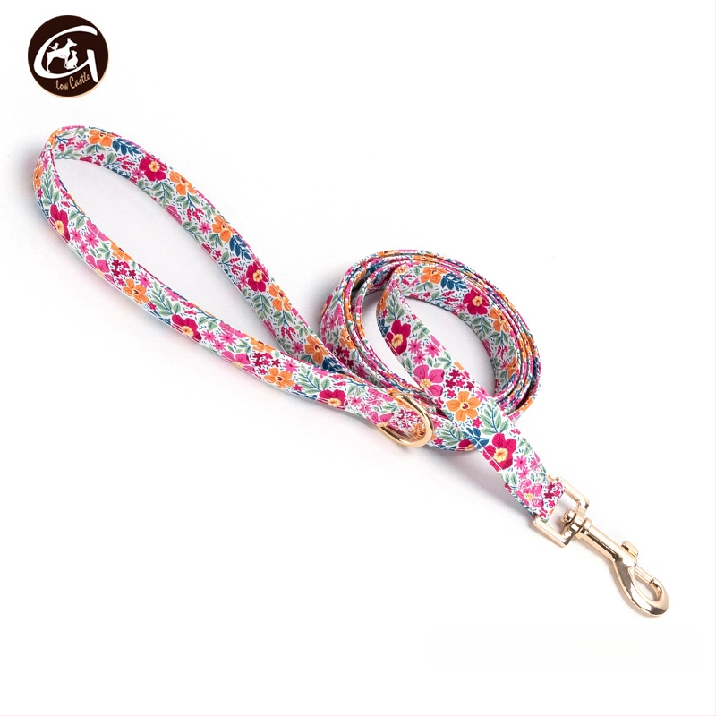 Uus kirjaga koerakaelarihm lilla roosa triibuga lemmikloomatarvete väliskaubanduse veojõuga koerakett madal kuldne pandla kiri