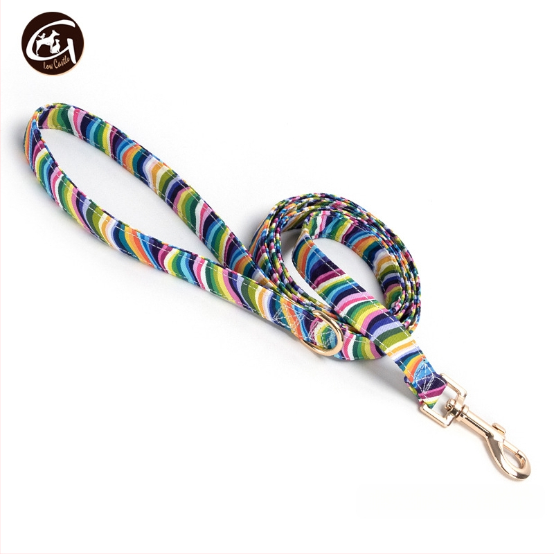 Uus kirjaga koerakaelarihm lilla roosa triibuga lemmikloomatarvete väliskaubanduse veojõuga koerakett madal kuldne pandla kiri