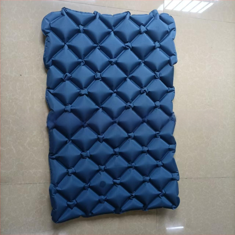 Piepūšamais mājdzīvnieku paklājiņš āra piknikam kempinga stilam pludmalei, viena TPU automātiska piepūšamā gultas telts, guļampaklājs, mitrumizturīgs un ūdensizturīgs