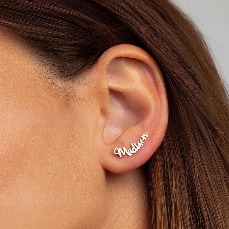 Európai és amerikai népszerű fülbevalók 925-ös ezüstből, női barkácsoláshoz készült angol betűs fülbevalók, fejlett érzéki, niche jellegzetes fülbevalók, amelyek nem fakulnak ki.