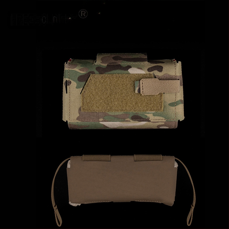 Taktikaline vest-vöö Molle, mis on varustatud väikese meditsiinilise kaasaskantava kiirvabastusega meditsiinikotiga V3