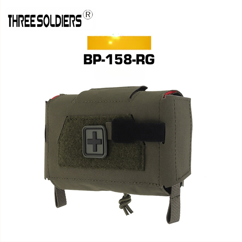 Taktikaline vest-vöö Molle, mis on varustatud väikese meditsiinilise kaasaskantava kiirvabastusega meditsiinikotiga V3