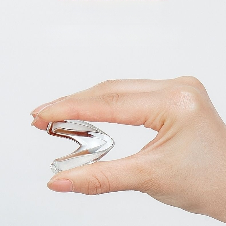 Laua nurk täisnurga all kokkupõrkevastane nurgakaitse lastele kokkupõrkevastane aknakate pehme nurgaga silikoonist lauakaitsekate