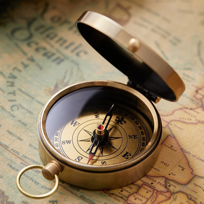Euroopa retro nostalgiline kompass õues kasutatav metallist kompass keskaegse õppekaunistuse kaunistused kingituseks fotograafia rekvisiidid