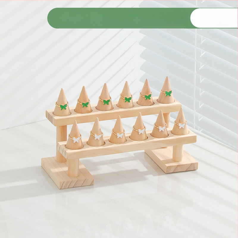 Täispuidust rõngastega vitriin mitmekihiline redel suure mahutavusega ehteriiul loominguline koonusekujuline rõngasklamber ehete hoiustamisriiul