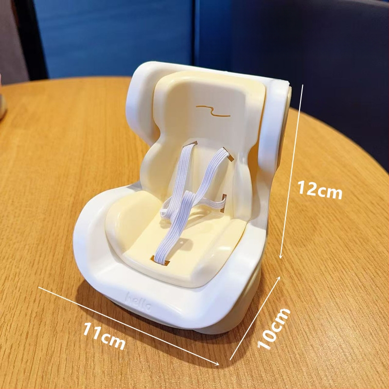 „Labubu“ prisitaiko prie saugos sėdynių, aromaterapijos oro kondicionierių lizdų, mielų automobilių papuošalų, lėlių aksesuarų