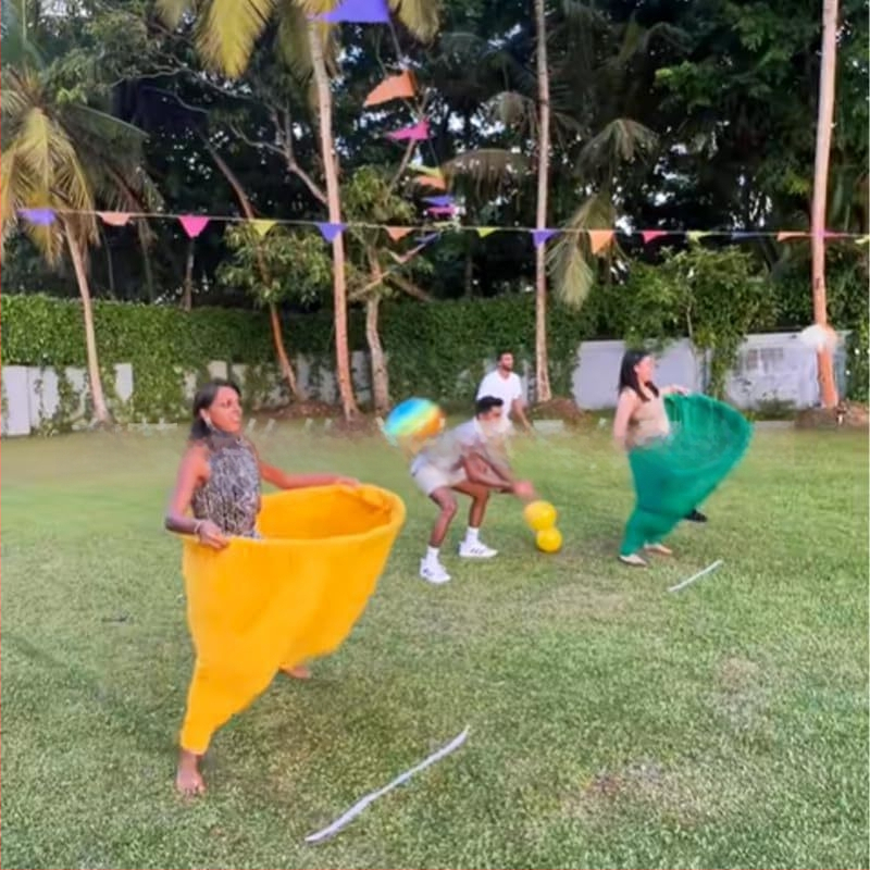 Naujos močiutės kelnės, kiemo žaidimo močiutės kelnės, lauko grupinio gaudymo žaidimo kelnės.