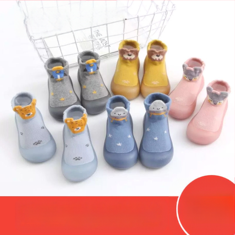 Tavaszi és őszi légáteresztő baba zokni cipők puha talpú padlócipők babacipők hímzett aranyos baba kisgyermek cipők nagykereskedelem