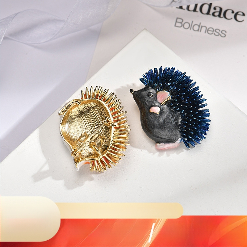 Armas väike siilipross, loominguline isiksus, sulamist koomiksifranki loomakujuline korsett, rõivaaksessuaarid, salli pandla, nööpnõel