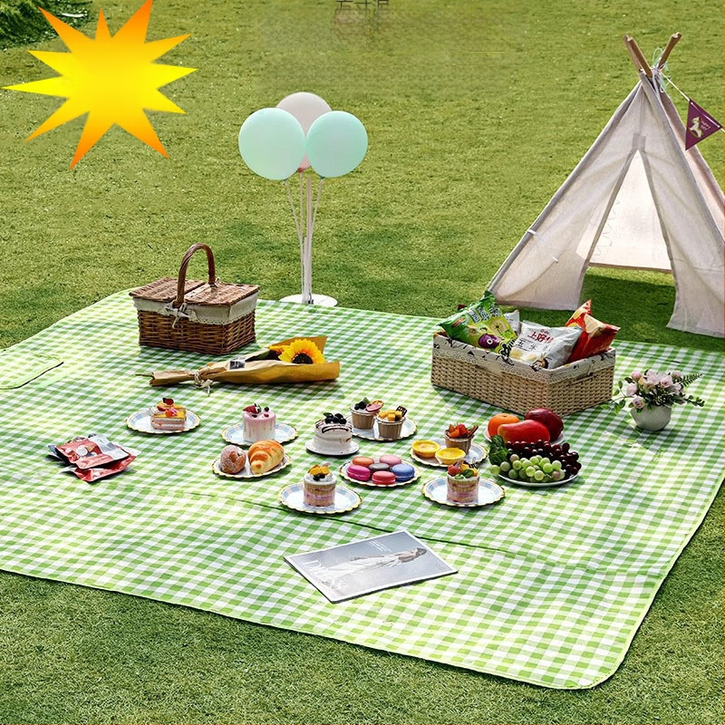 Piknikumatt, niiskuskindel välistingimustes kasutatav matt, kaasaskantav pesemata vedrumatt, piknikuriie, matkamatt, piknikutarbed