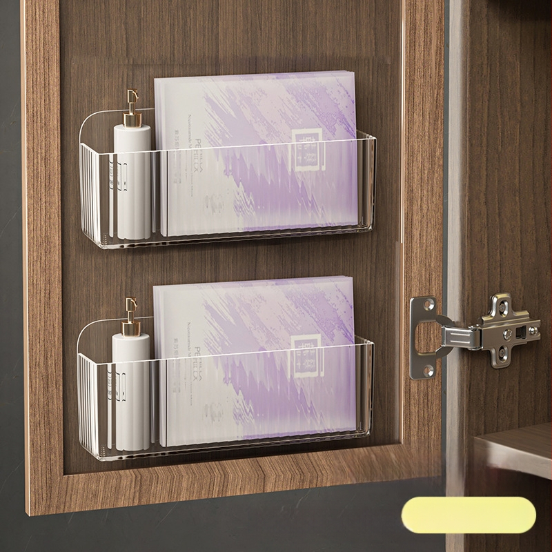 Veidrodinės spintelės durelių gale pakabinama grandinėlės laikymo lentynėlė, rankų grandinėlė, auskarai, sujungti eiliniai kabliukai, apsaugantys nuo susivėlimo, prie sienos tvirtinamas papuošalų stovas be gręžimo