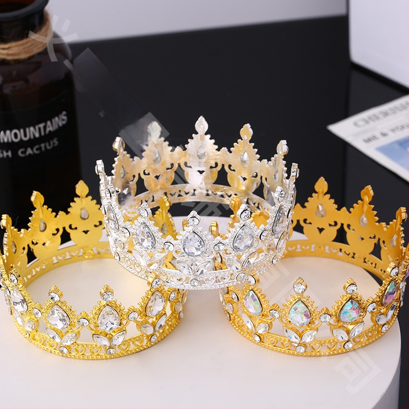 Piiriülene populaarne barokkstiilis pruudikroon, tiaara, kuninganna ballikleidi kroon erinevates värvides lillekaunistusega